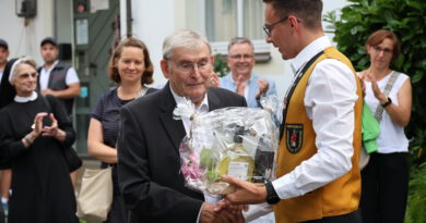 Mit Musik und Herz: JBO gratuliert Pfarrer Werner Wolf 